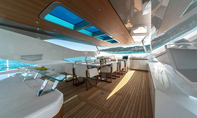 El Leon yacht Dynamic Flybridge Space