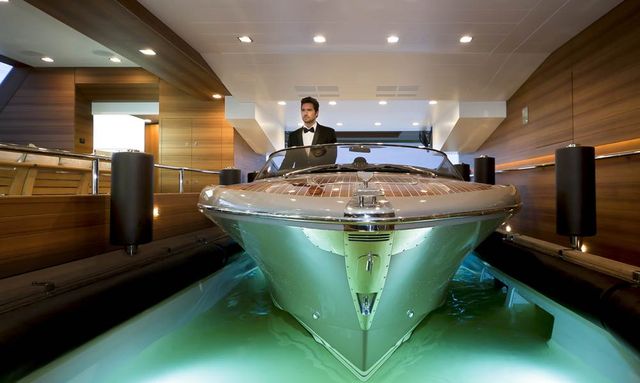 Odyssey yacht Floodable tender garage