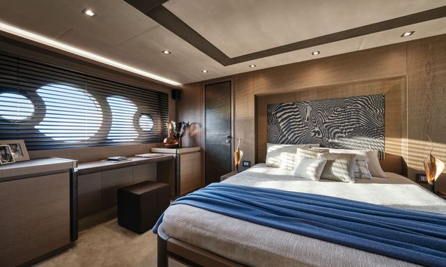Nayla yacht Full-Beam Midships Master