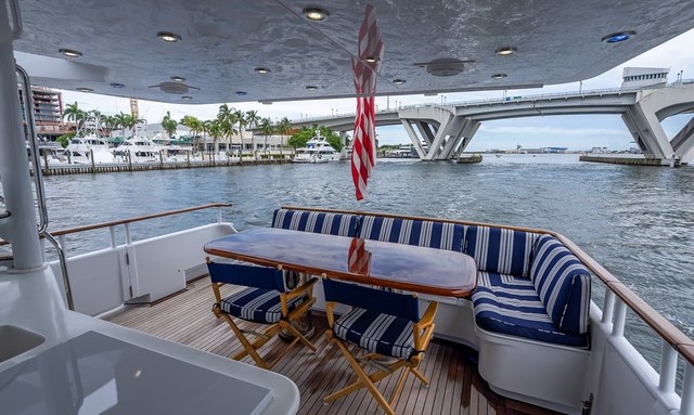 Lady Helen yacht Flybridge Overhang