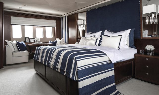 21 Sea Sands yacht Owner's Suite Privileges