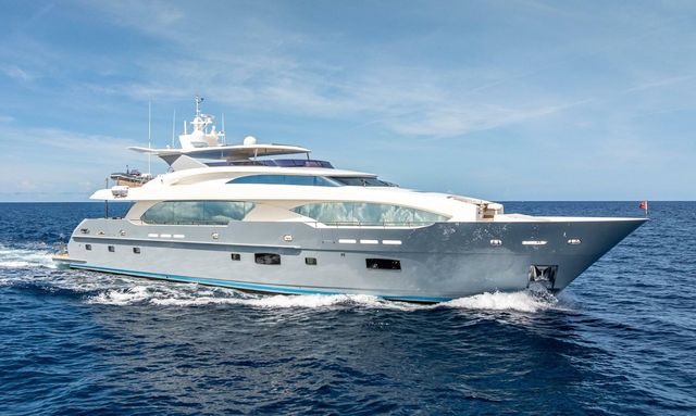 Short Story yacht Sweeping RP120 profile with silver-grey hull