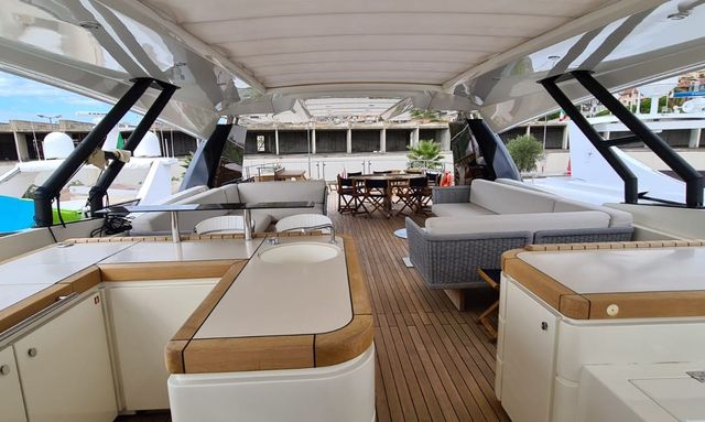 Marengo Uno yacht Spacious Sundeck