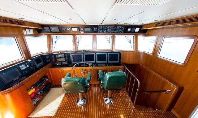 Sol & Sons yacht Comprehensive Pilot House