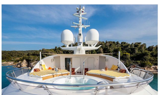 Vera yacht Jacuzzi Sundeck