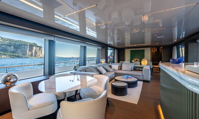 Lady M yacht Open-Plan Main Salon