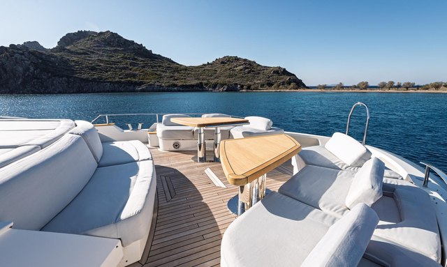 Papi yacht Bow Lounge