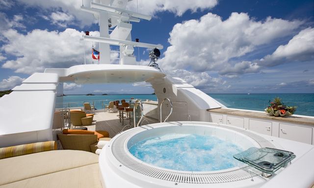 Perle Bleue yacht Hot Tub and Bar