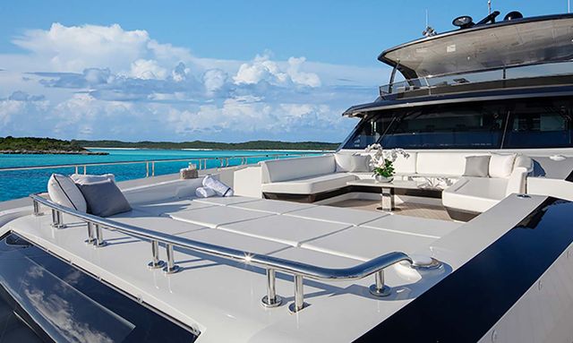Möbius yacht Multi-Level Outdoor Living
