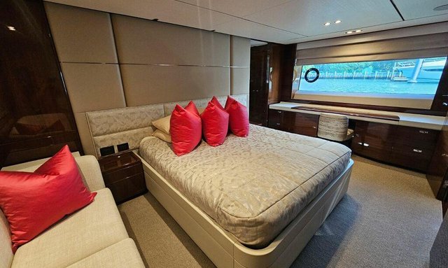 Escape yacht Full-Beam Owner Stateroom