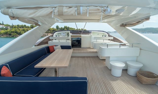 Happy Blue II yacht Flybridge for Social Living