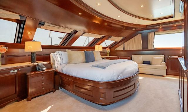 Bunty yacht Spacious Accommodations