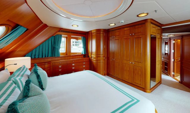 Beowulf yacht Owner's Suite