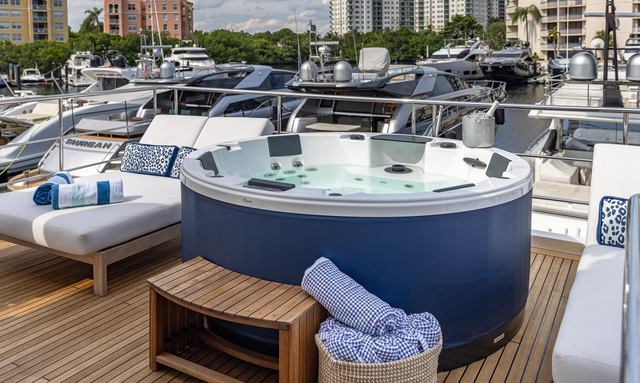 Captain Morgan II yacht Flybridge with Jacuzzi