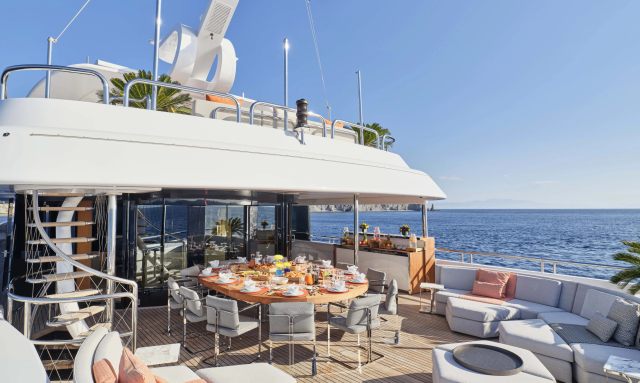 Seahorse yacht Versatile Dining Area