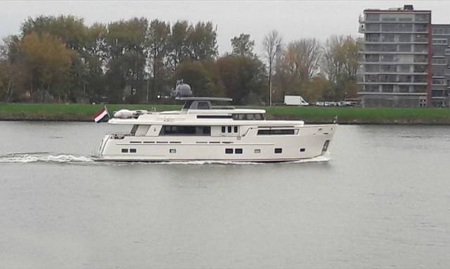 Blondie yacht Fast-Displacement Efficiency