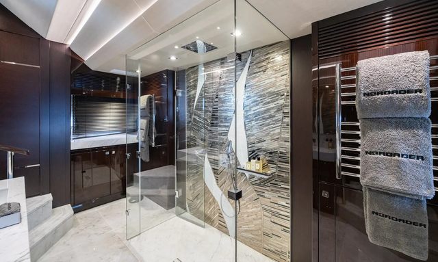 Noroader yacht Step-Down Spa Bathroom