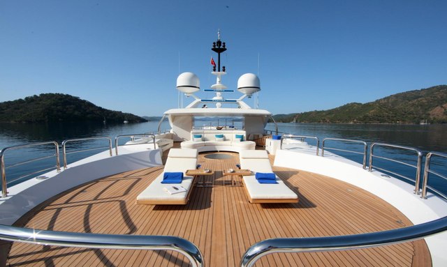 Vica yacht Full beam sun deck