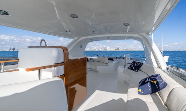 Destination yacht Custom Flybridge Wet Bar