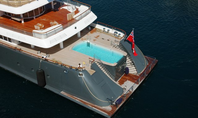 Ice yacht Huge swimming Pool