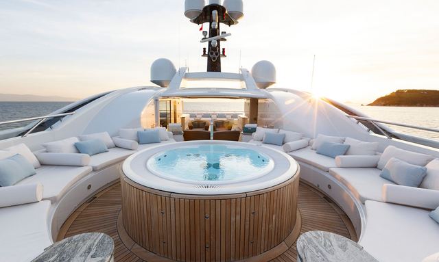 Marun yacht Unique Sun Deck