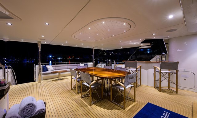 Lady JJ yacht Extended Overhang