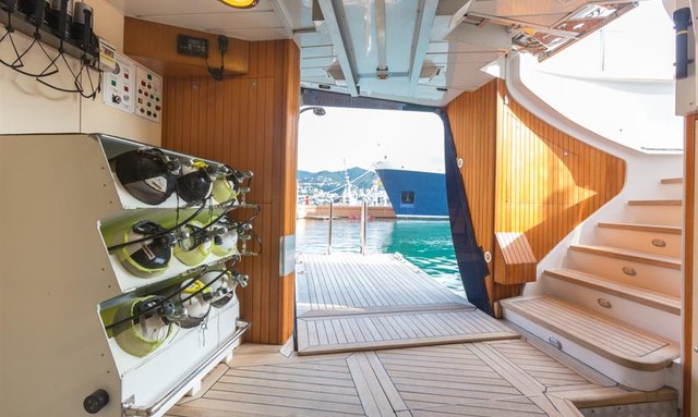 Burrasca yacht Toy Garage 