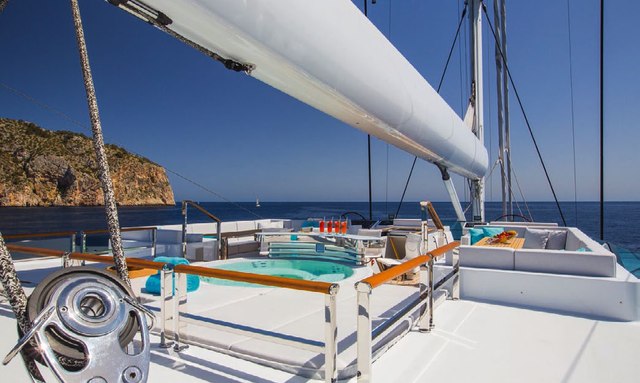 AQuiJo yacht Flybridge