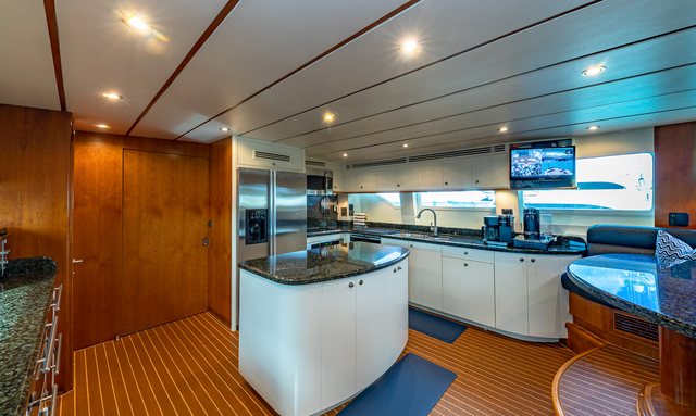 B Happy yacht Country Galley