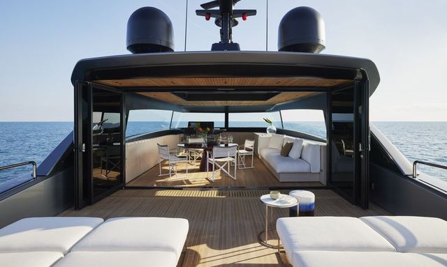 La Nostra Vita yacht Enclosed skylounge with opening sections