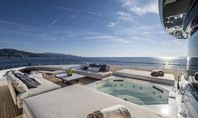 Ad Maiora yacht Foredeck Living Room