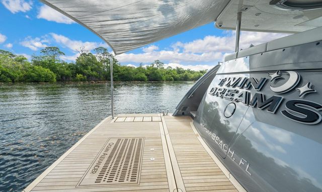 Grateful yacht Hydraulic Swim Platform