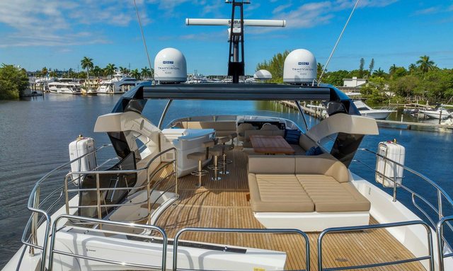 Aqua Vista yacht Flybridge Made for Relaxing