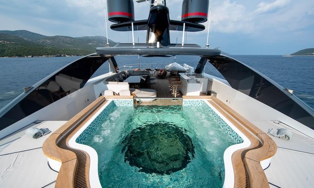 Starburst III yacht Glass-Bottom Jacuzzi