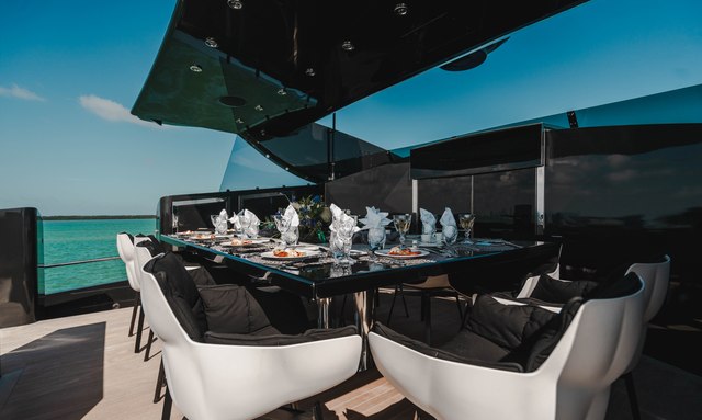 Aquila yacht Al Fresco Dining