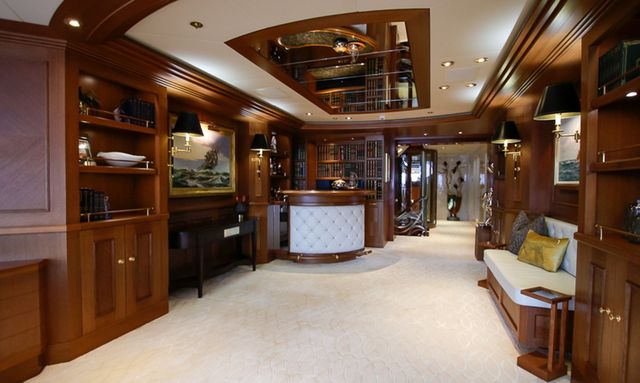 Blue Moon yacht Voluminous Interiors