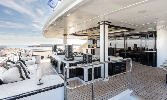 Lioness V yacht Deck Spaces