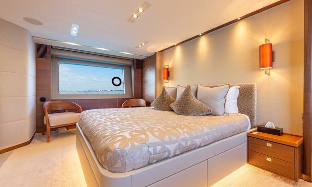 Cape Cod yacht Full-Beam Master Cabin