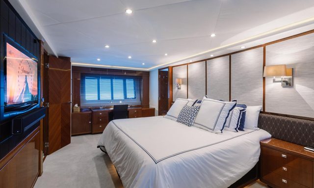 Sweeter T yacht Full-Beam Master Stateroom