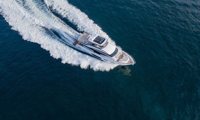 Lilyan yacht Deep-V hull with 33-knot performance