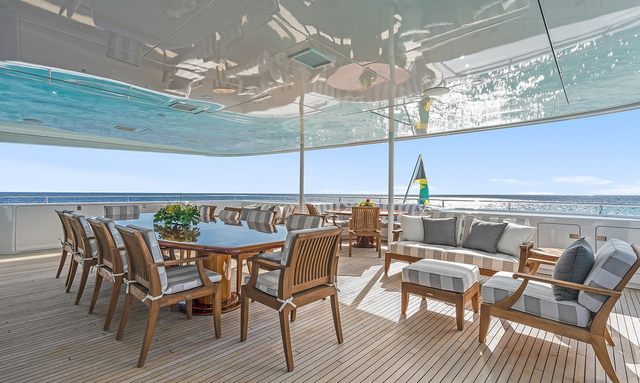 Lady Guinevere yacht Alfresco Dining