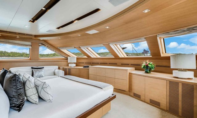 Lady H yacht Full-beam Master Suite