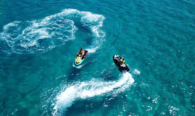 Chanson yacht Big-boat toys with serious water presence