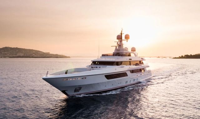 Cocktails yacht Classic Exterior Design