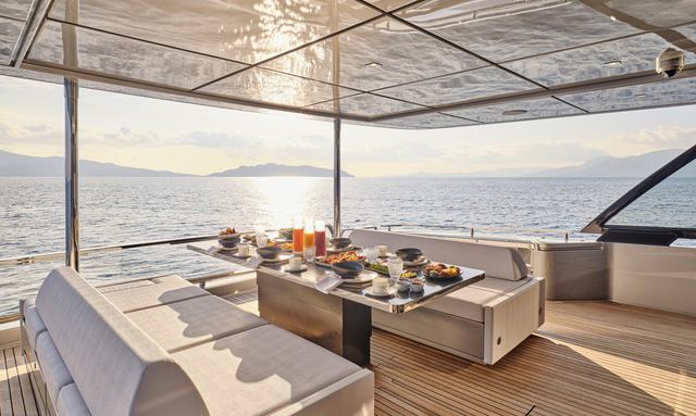 Sylia yacht Impressive Sundeck