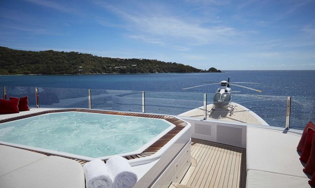 Hampshire yacht Sundeck Jacuzzi