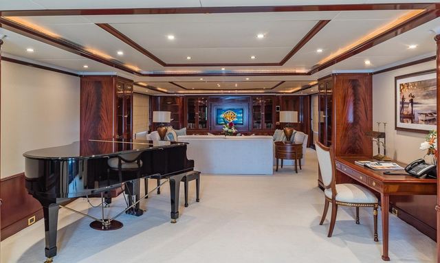 Bella yacht Main Saloon Features