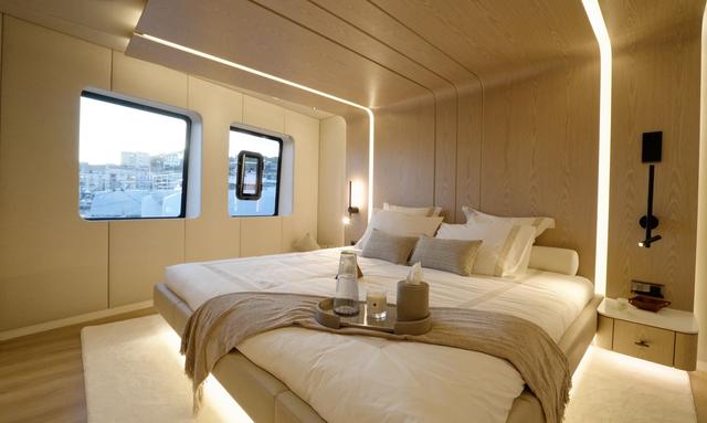 Wasabi yacht Full Beam Owner’s Suite