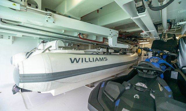 Inspiration yacht Full Beam Garage