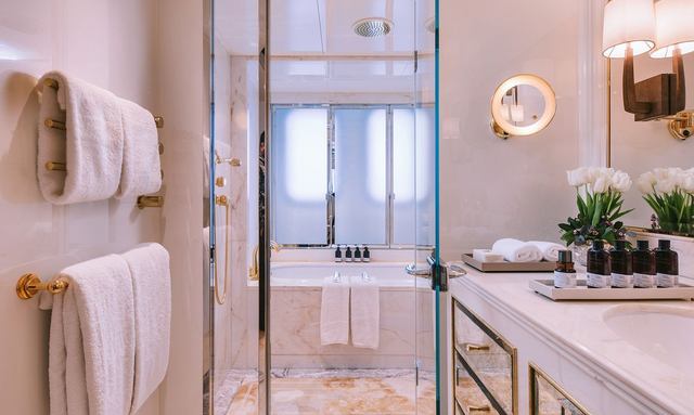 Nour yacht Art Deco Bathrooms